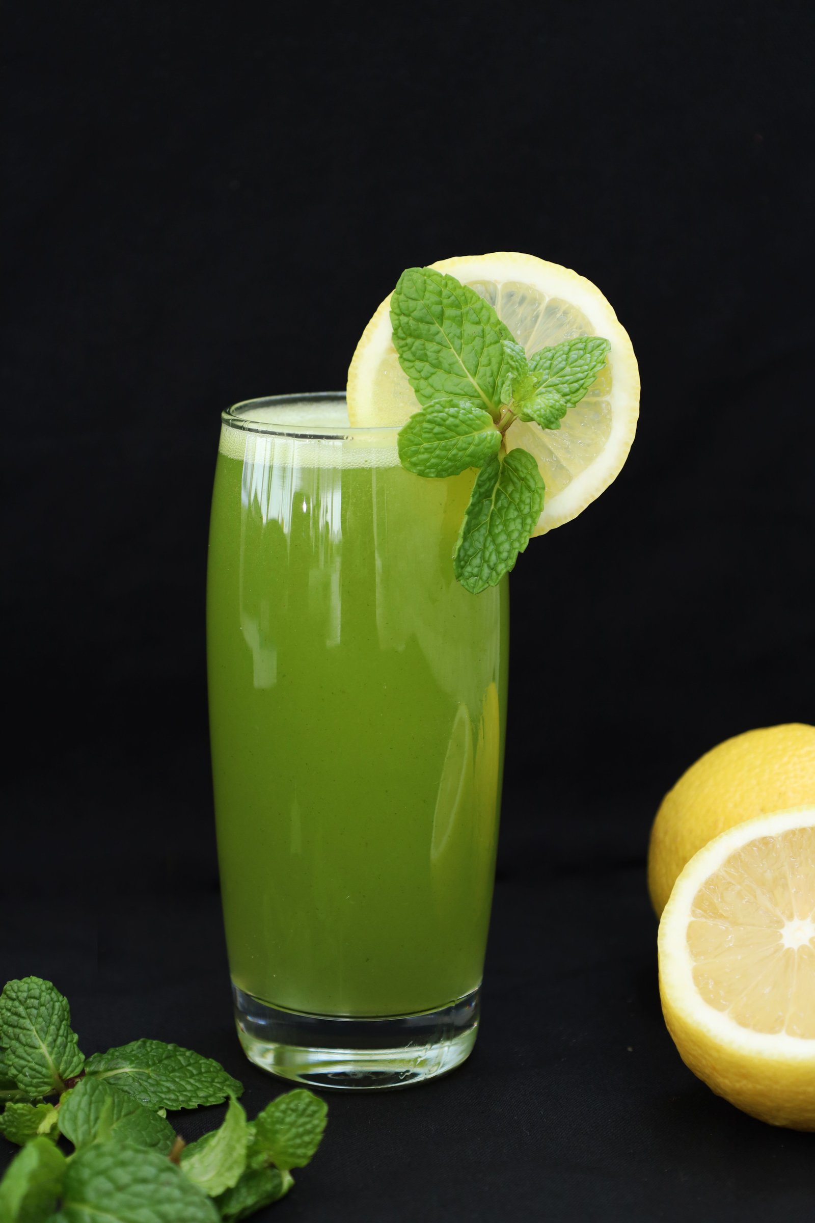 Mint and lemon iced tea cooler